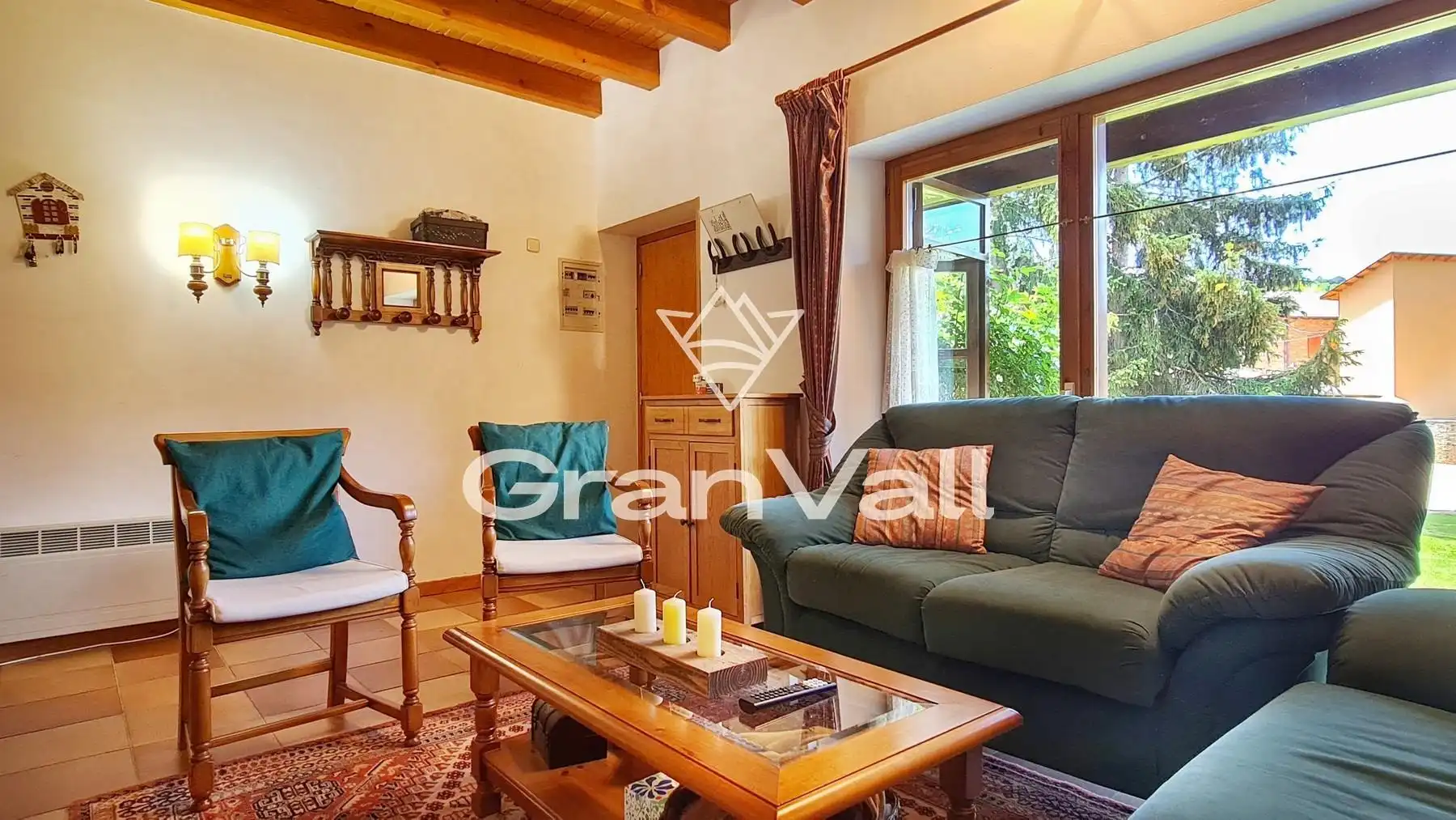 Sala d'estar de Casa adosada en venda en Puigcerdà amb Calefacció, Jardí privat i Parquet