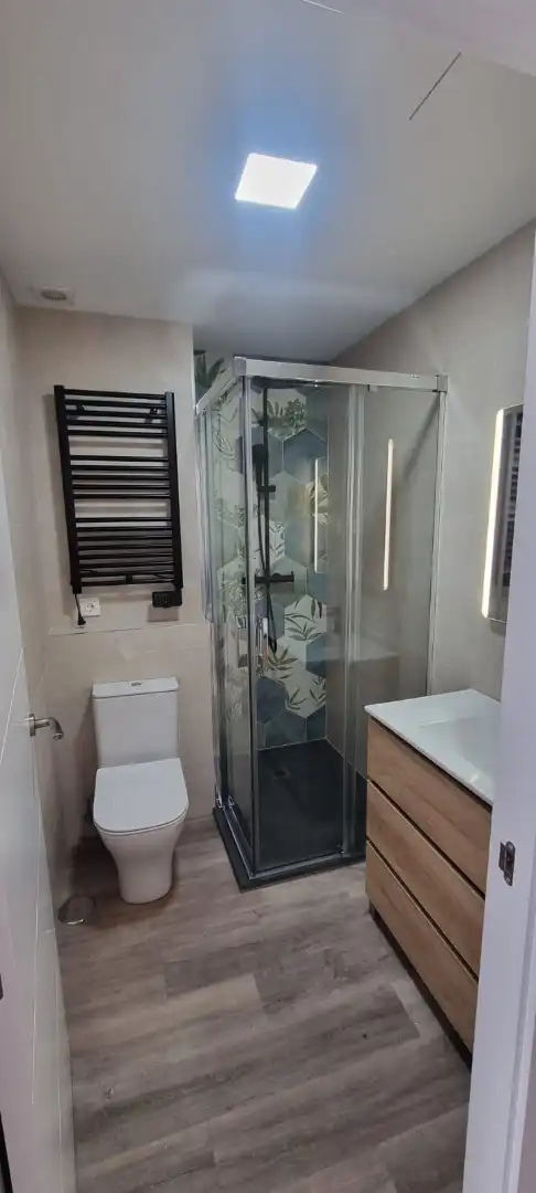 Bathroom of Study for rent in Madrid  with Air Conditioner, Heating and Oven