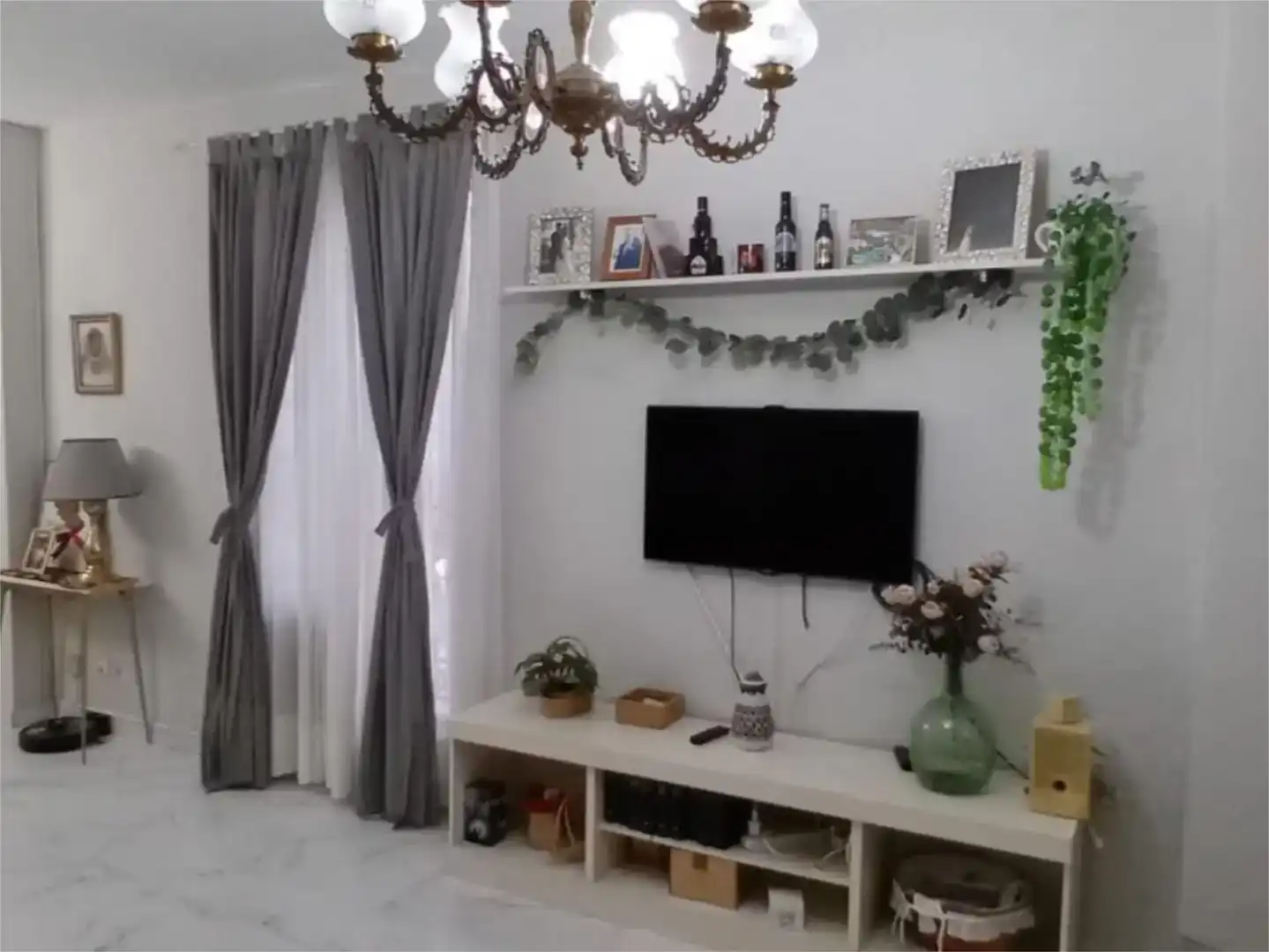 Sala d'estar de Casa adosada en venda en Bujalance amb Aire condicionat, Piscina i Balcó