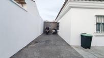 Vista exterior de Casa o xalet en venda en Los Barrios amb Piscina