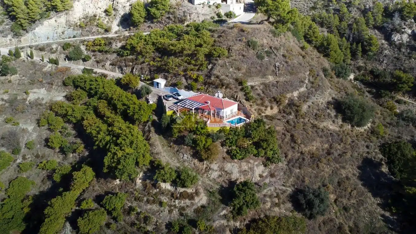 Vista exterior de Finca rústica en venda en Nerja amb Piscina