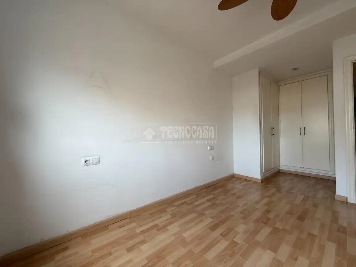 Habitación de Piso en venta en San Antonio de Benagéber con Aire acondicionado, Trastero y Balcón