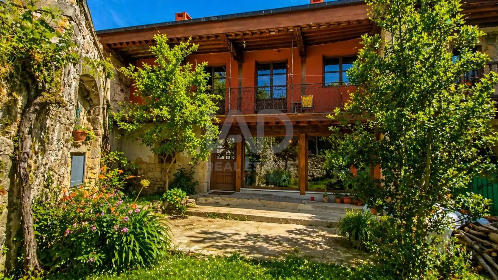 Jardí de Casa adosada en venda en Corvera de Toranzo amb Calefacció i Terrassa