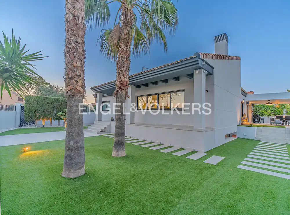 Vista exterior de Casa o chalet en venta en Mutxamel con Aire acondicionado, Calefacción y Jardín privado