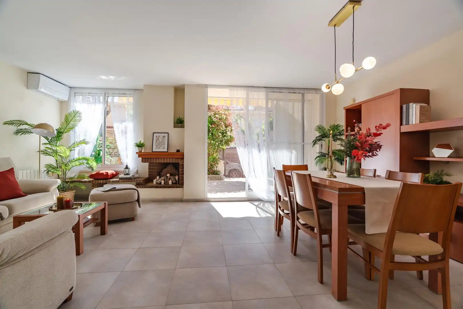Living room of Houses for sale in Altafulla  with Air Conditioner, Heating and Private garden