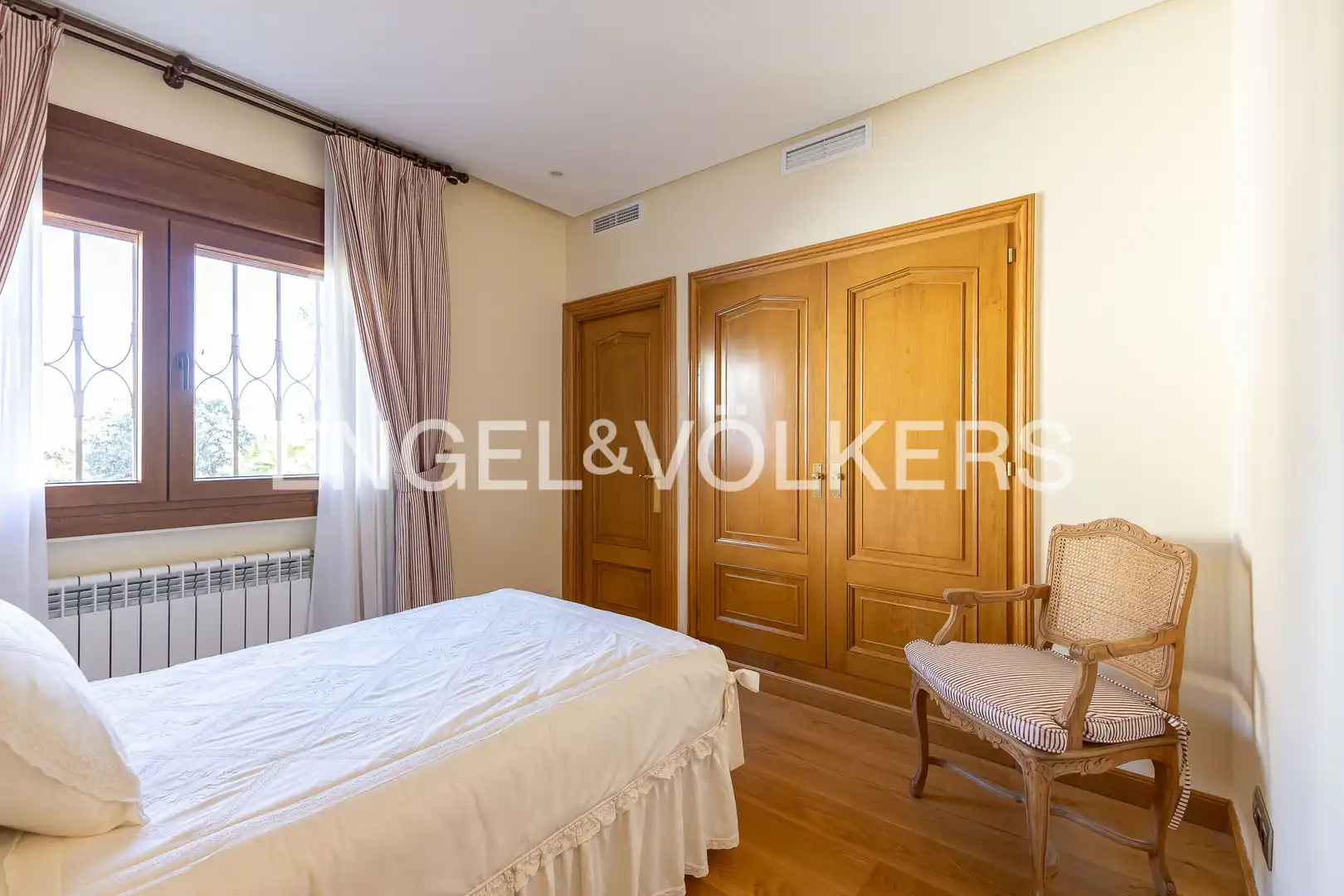 Dormitori de Casa o xalet de lloguer en Madrid amb Aire condicionat, Calefacció i Jardí privat