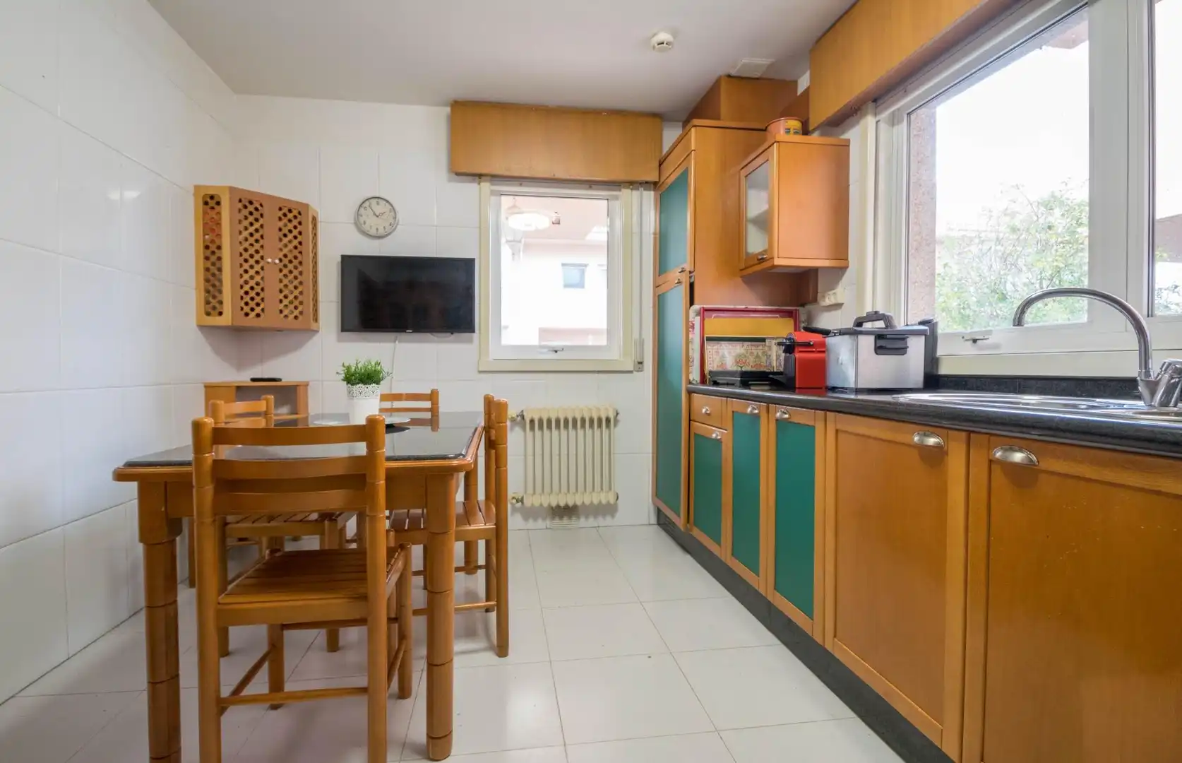 Cocina de Casa adosada en venta en Oleiros con Calefacción, Jardín privado y Parquet