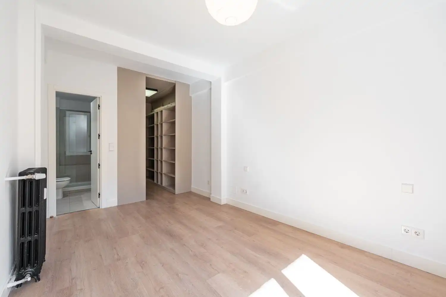 Habitación de Piso en venta en Madrid con Aire acondicionado