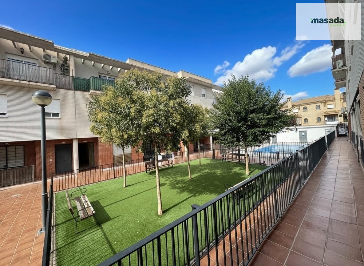 Vista exterior de Dúplex en venda en Santa Fe amb Calefacció, Terrassa i Alarma