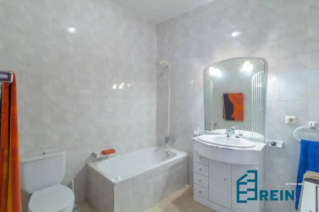 Bathroom of Houses for sale in Carranque