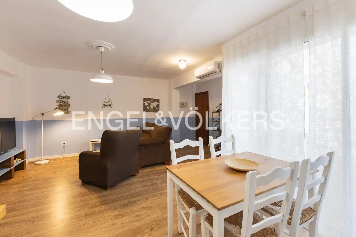 Sala d'estar de Pis de lloguer en Valencia amb Aire condicionat, Calefacció i Parquet