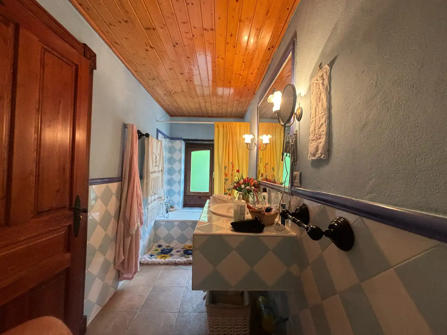 Baño de Finca rústica en venta en Tineo con Jardín privado, Parquet y Terraza