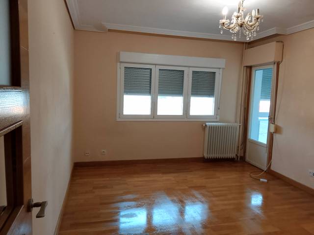 Piso en Venta en C/ Azoz en Chantrea