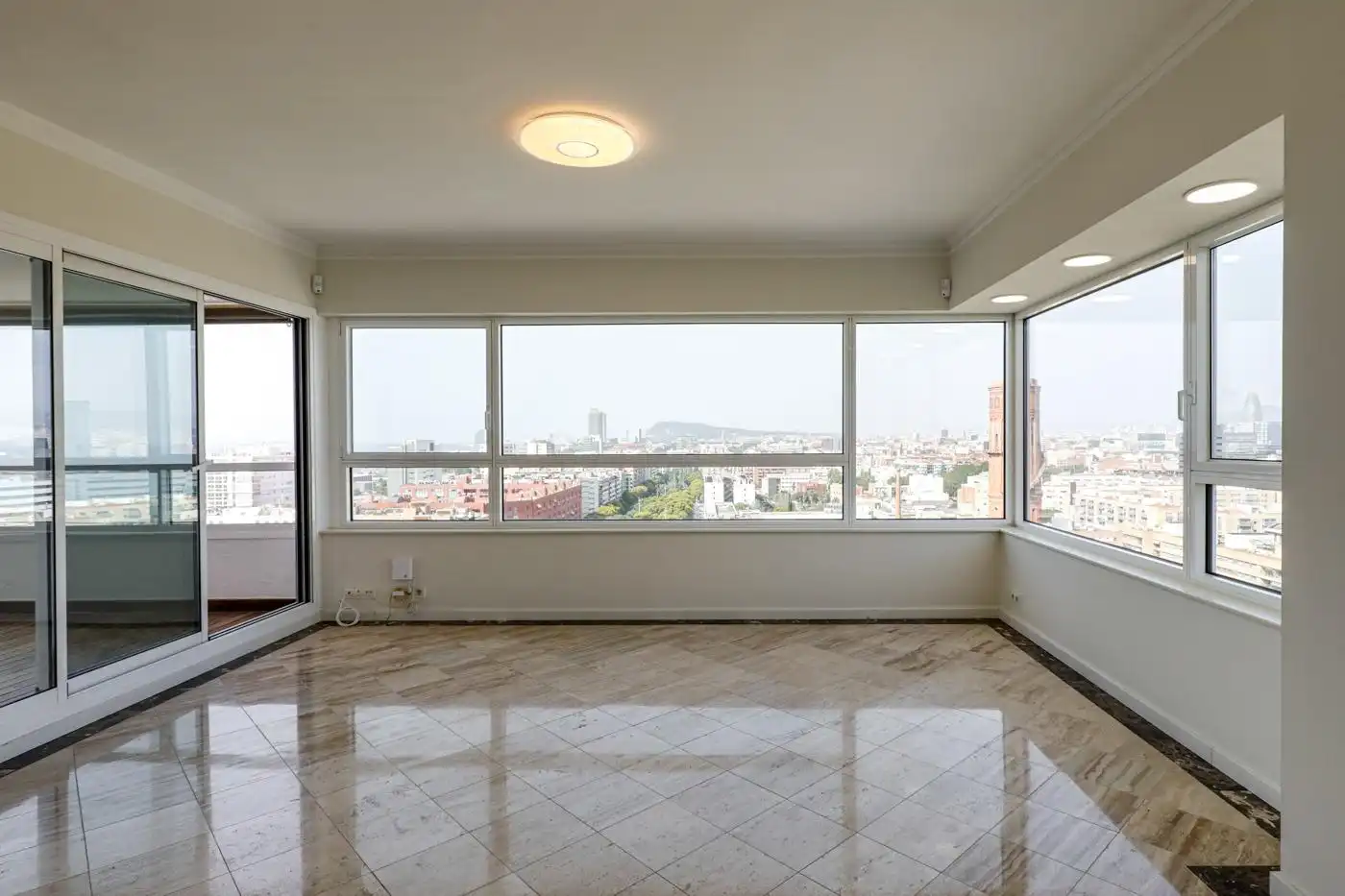 Wohnzimmer von Wohnung zum Verkauf in Barcelona mit Klimaanlage, Heizung und Terrasse