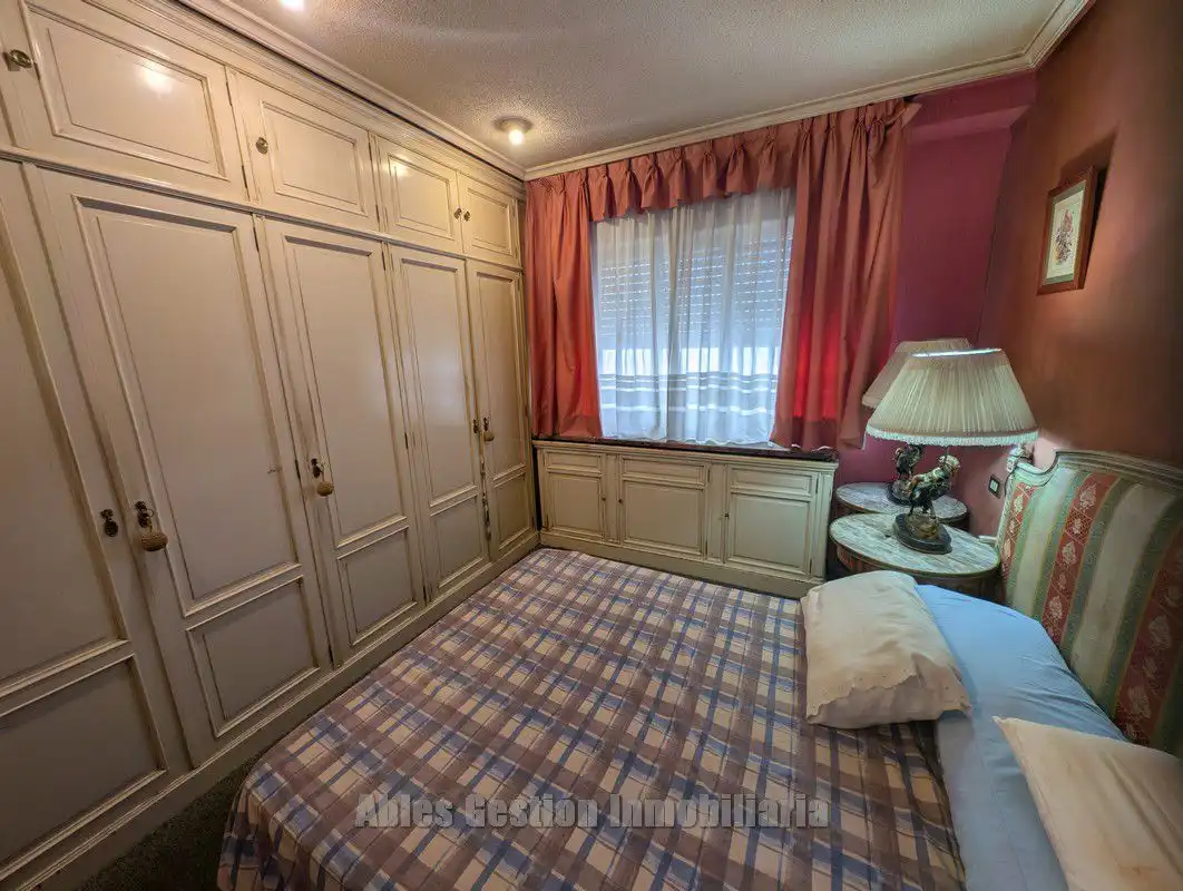 Schlafzimmer von Dachboden zum Verkauf in Oviedo  mit Terrasse