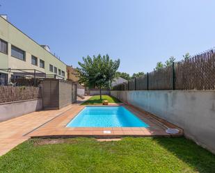Swimming pool of Flat for sale in Figueres