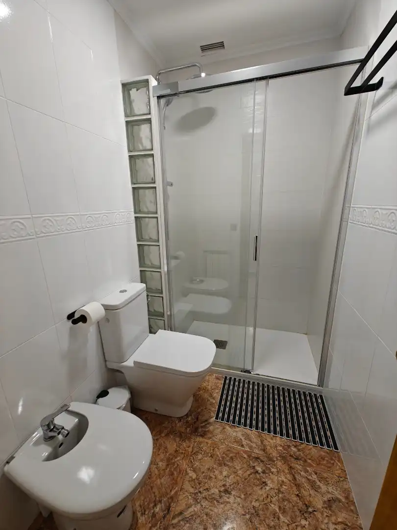 Baño de Casa adosada en venta en Premià de Mar con Aire acondicionado, Calefacción y Piscina comunitaria