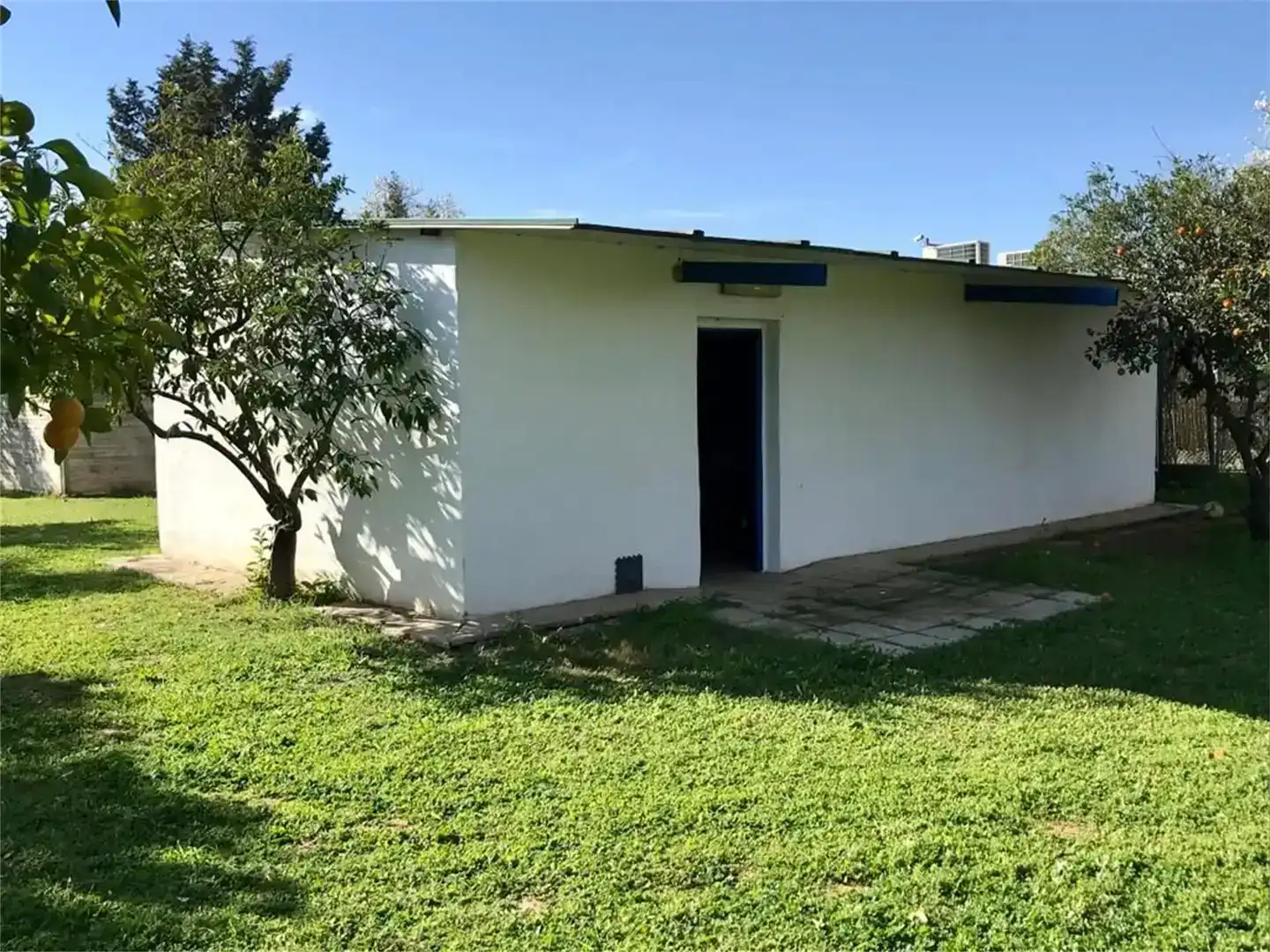 Vista exterior de Pis en venda en Sanlúcar la Mayor, Sevilla