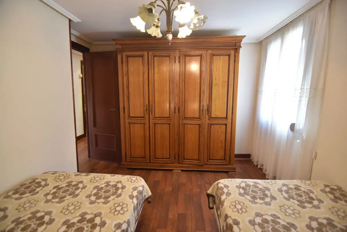 Schlafzimmer von Wohnung zum Verkauf in Bergara mit Heizung, Möbliert und Balkon