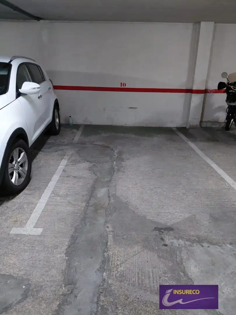Parkplatz von Wohnung zur Miete in León Capital  mit Heizung, Terrasse und Abstellraum