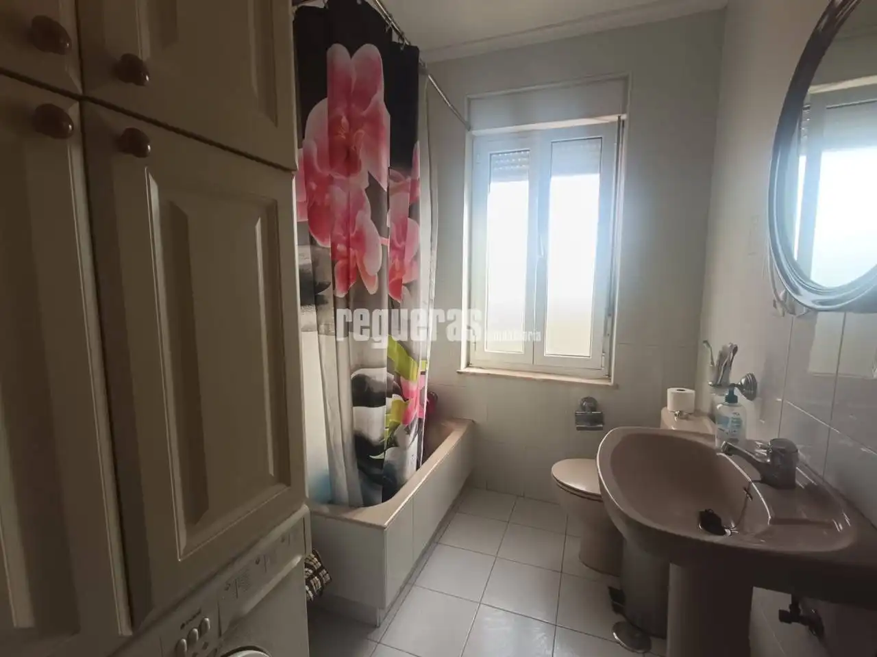 Baño de Piso en venta en Avilés con Calefacción y Amueblado