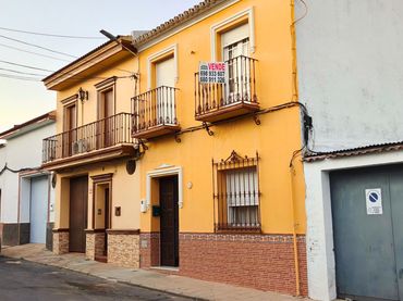 Casa amb balcó en venda a Calle Odiel 4