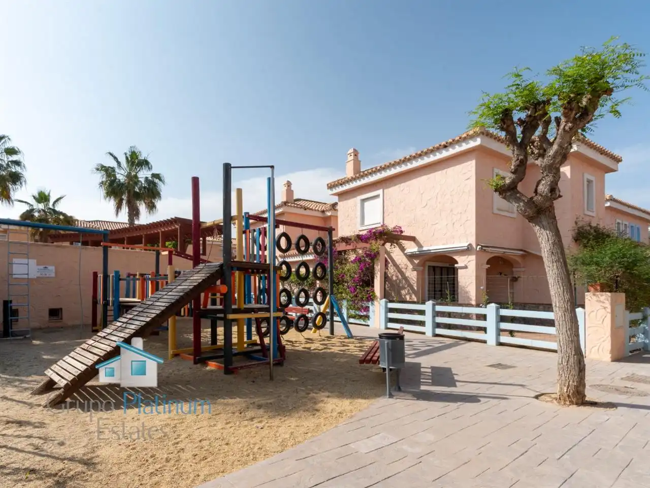 Vista exterior de Apartament en venda en Vera amb Aire condicionat i Piscina