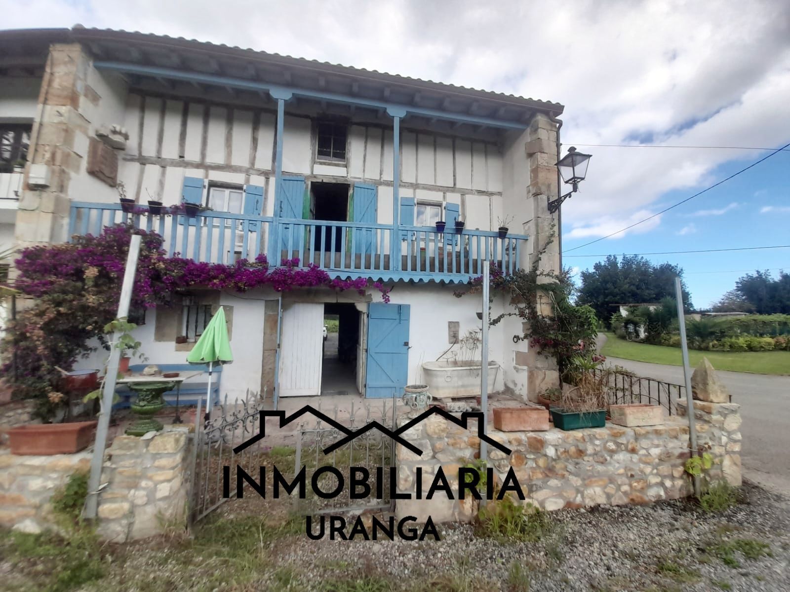 Vista exterior de Casa o xalet en venda en Bárcena de Cicero amb Terrassa