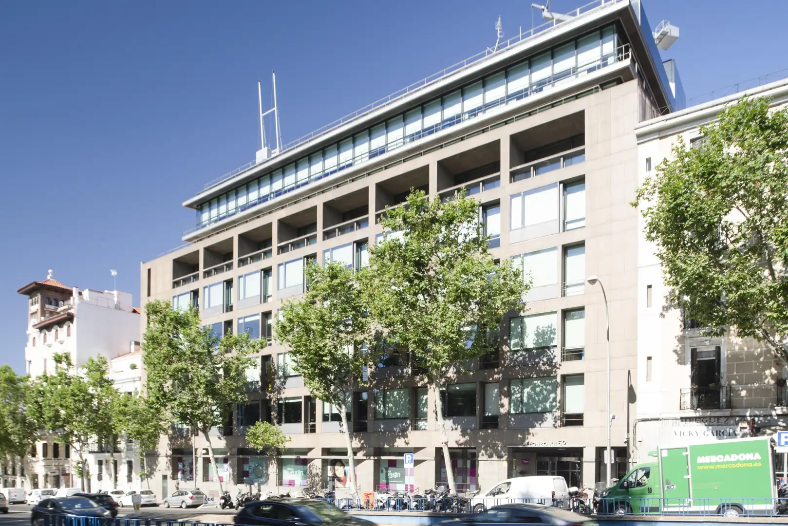 Vista exterior de Oficina de lloguer en  Madrid Capital amb Aire condicionat, Calefacció i Moblat