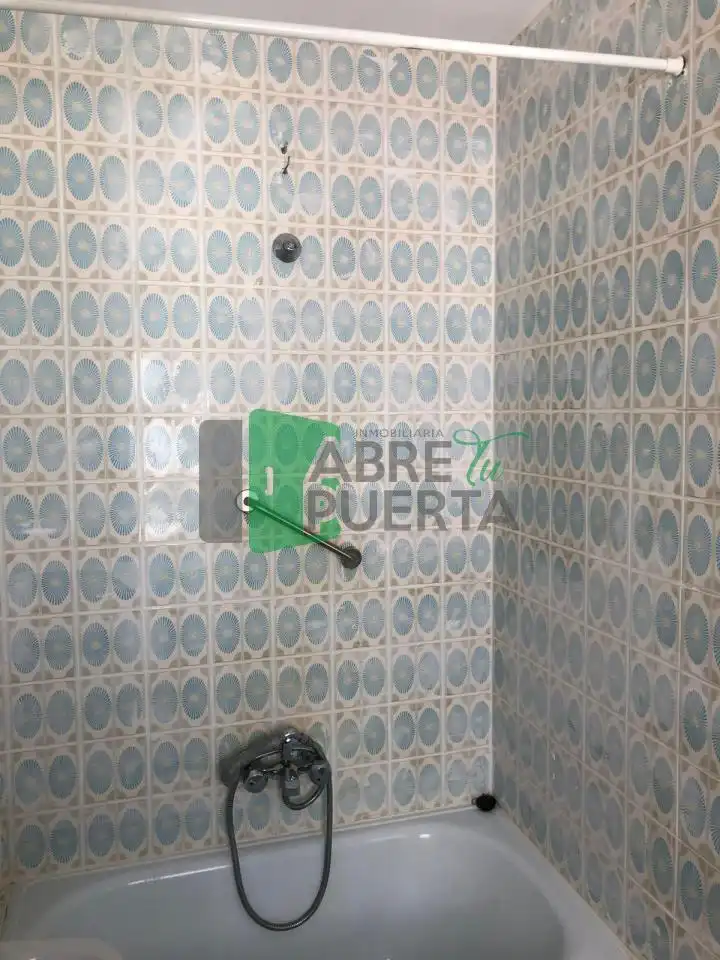 Bathroom of Flat for sale in Ourense Capital   with Heating, Terrace and Storage room