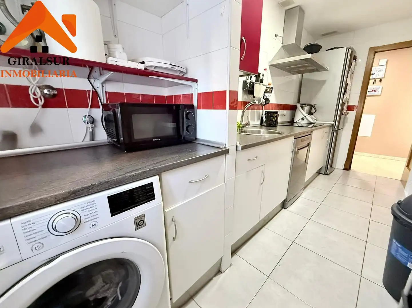 Kitchen of Flat for sale in Sevilla  with Air Conditioner, Terrace and Storage room