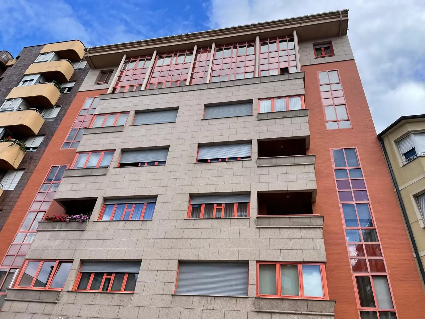 Vista exterior de Piso en venta en Ponferrada con Calefacción, Terraza y Trastero