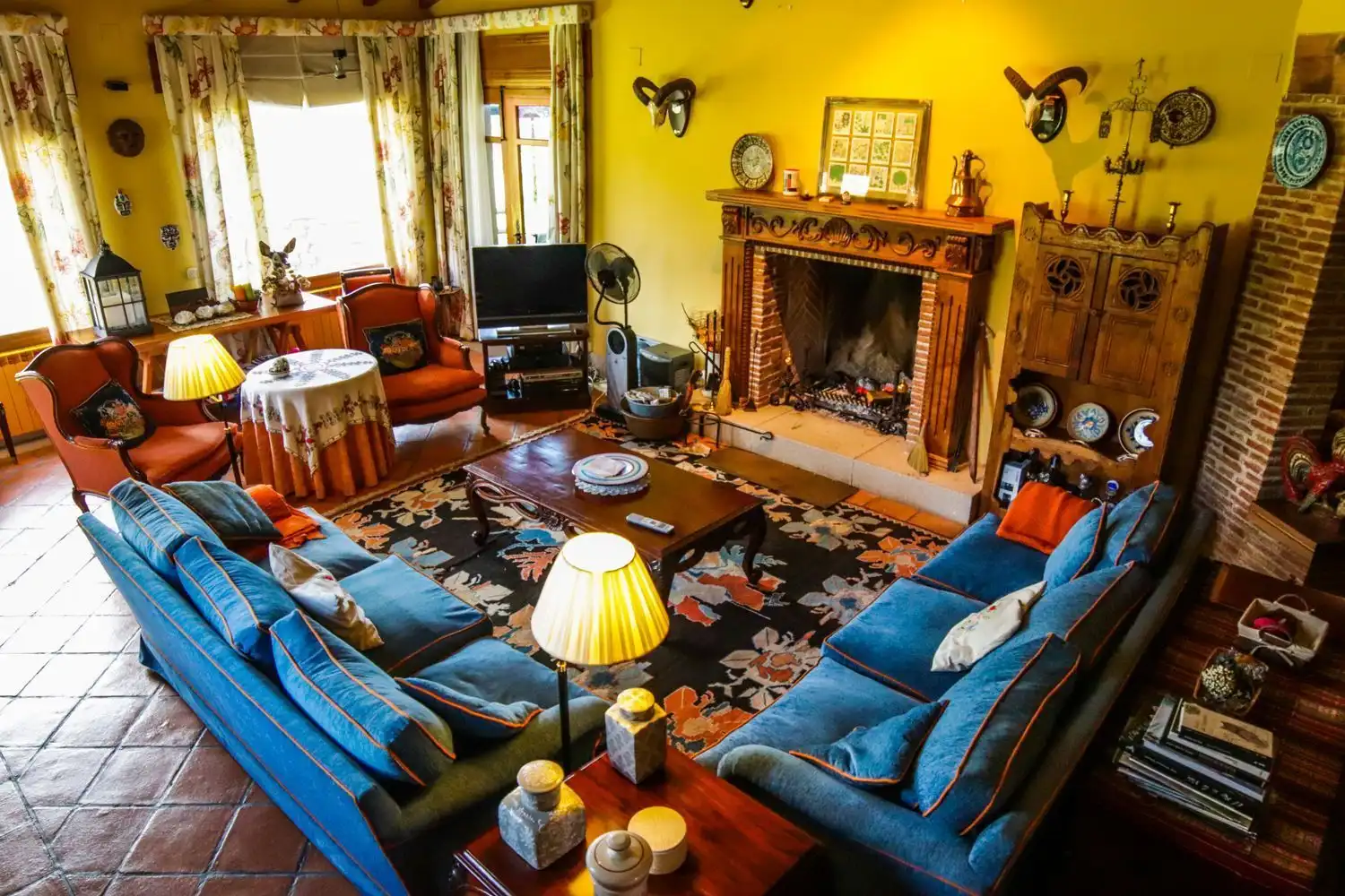 Sala d'estar de Finca rústica en venda en Jarandilla de la Vera amb Aire condicionat, Calefacció i Jardí privat