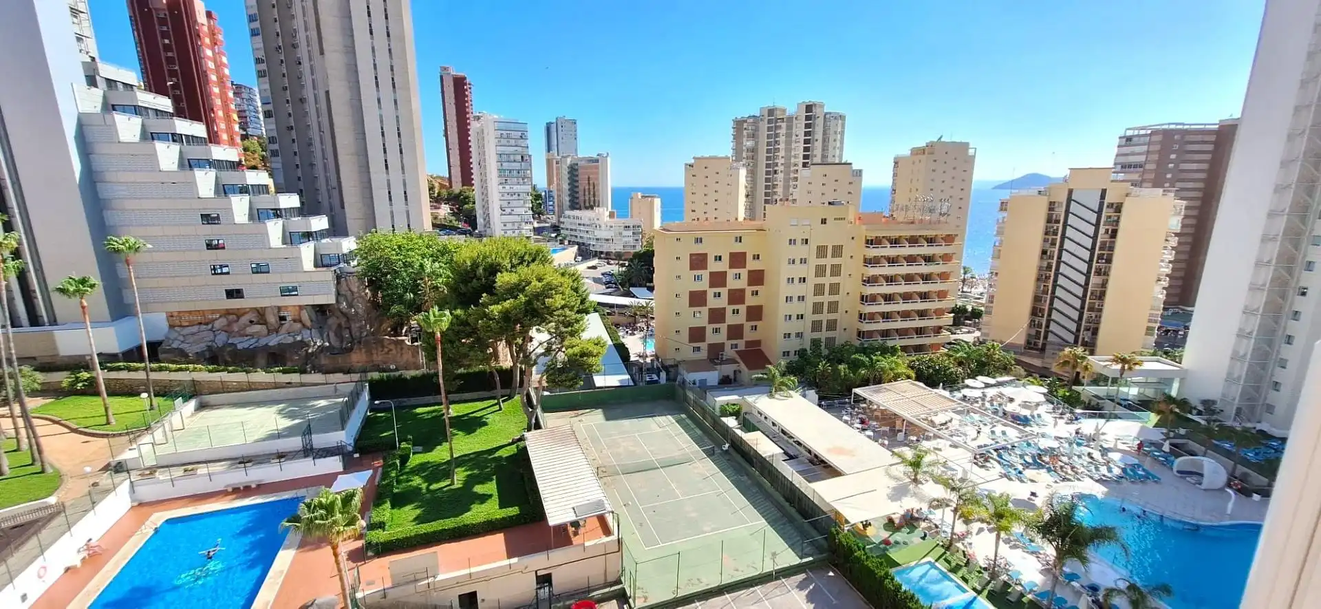 Vista exterior de Apartamento de alquiler en Benidorm con Aire acondicionado, Jardín privado y Amueblado