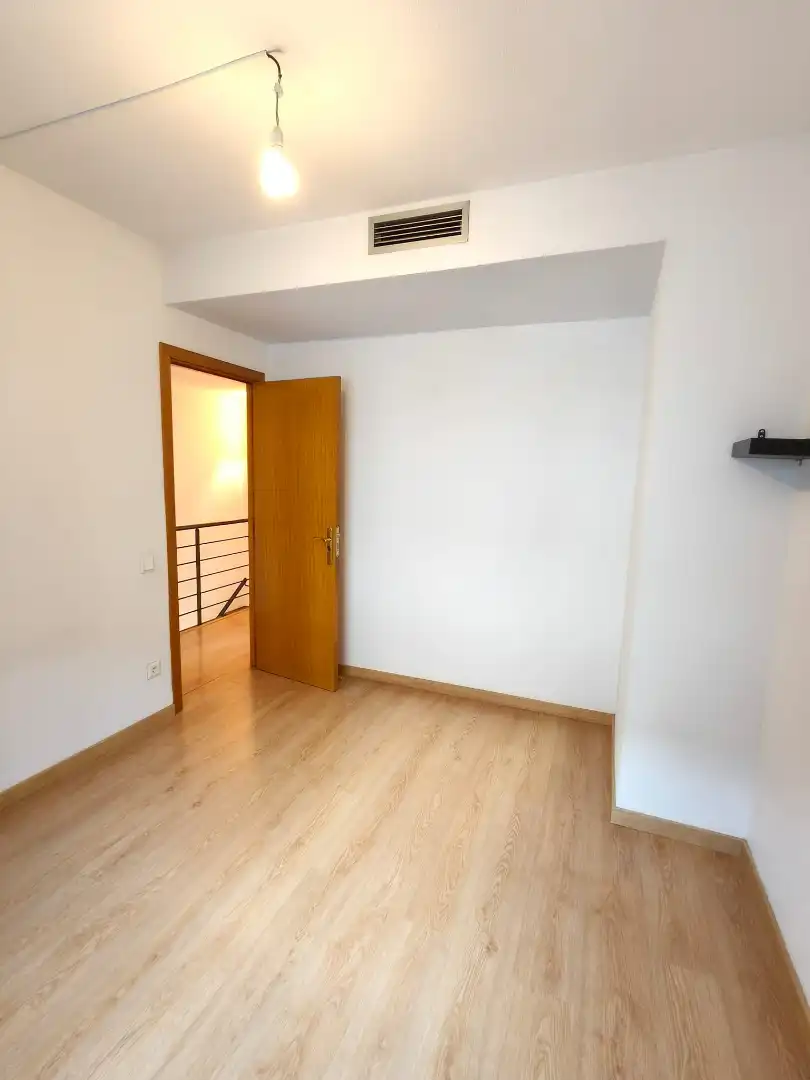 Maisonette zum Verkauf in Barcelona mit Klimaanlage, Heizung und Parkett