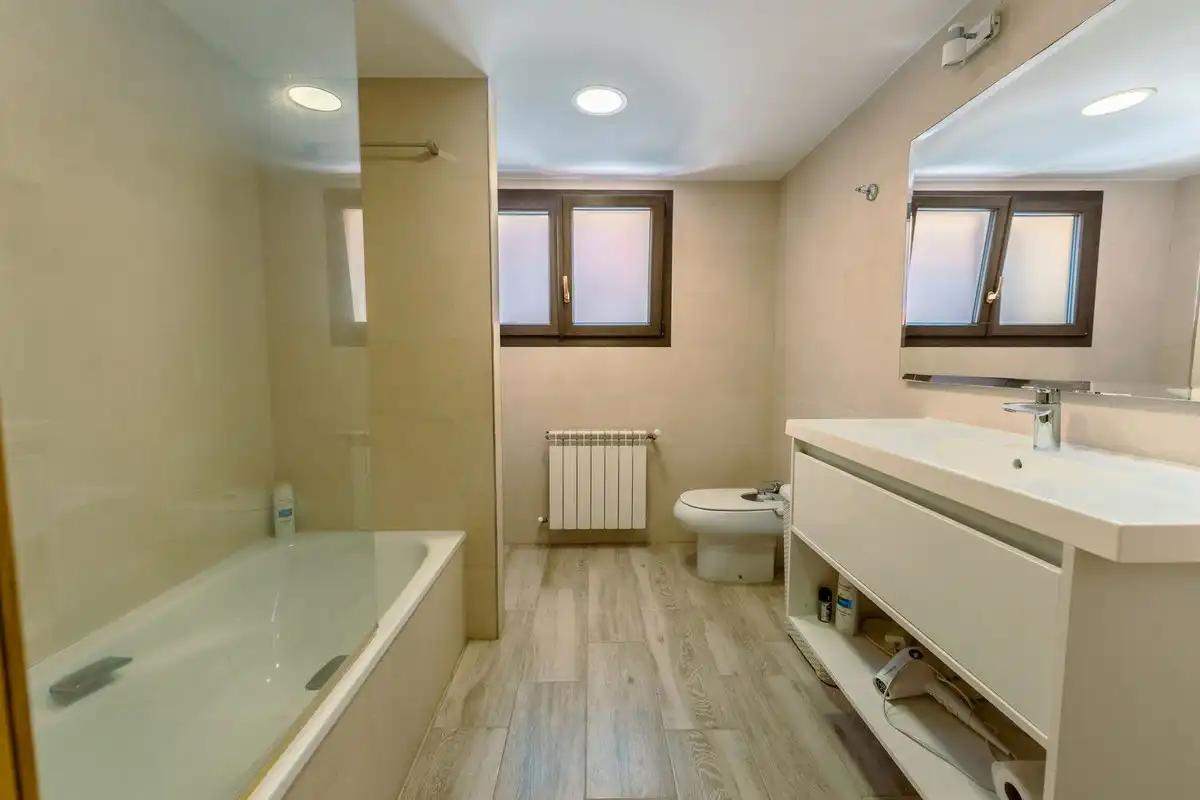 Bany de Casa o xalet en venda en Marbella amb Aire condicionat, Terrassa i Traster