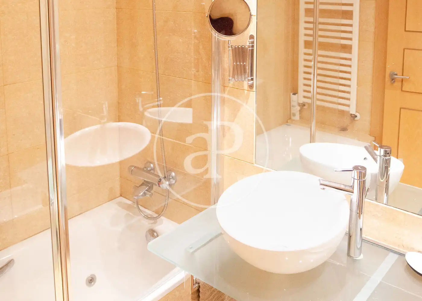 Bathroom of Flat for sale in Madrid  with Air Conditioner, Heating and Furnished