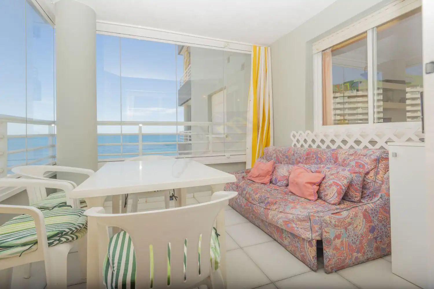 Habitación de Apartamento en venta en Calpe / Calp con Terraza y Piscina comunitaria