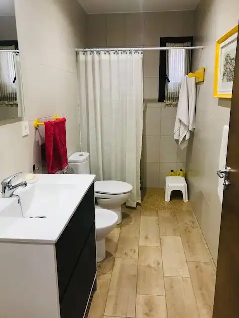 Bany de Casa o xalet en venda en Cuéllar amb Calefacció, Jardí privat i Terrassa