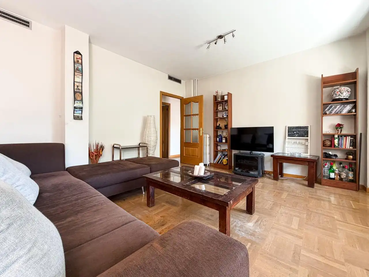 Sala de estar de Piso en venta en Madrid con Calefacción, Parquet y Terraza