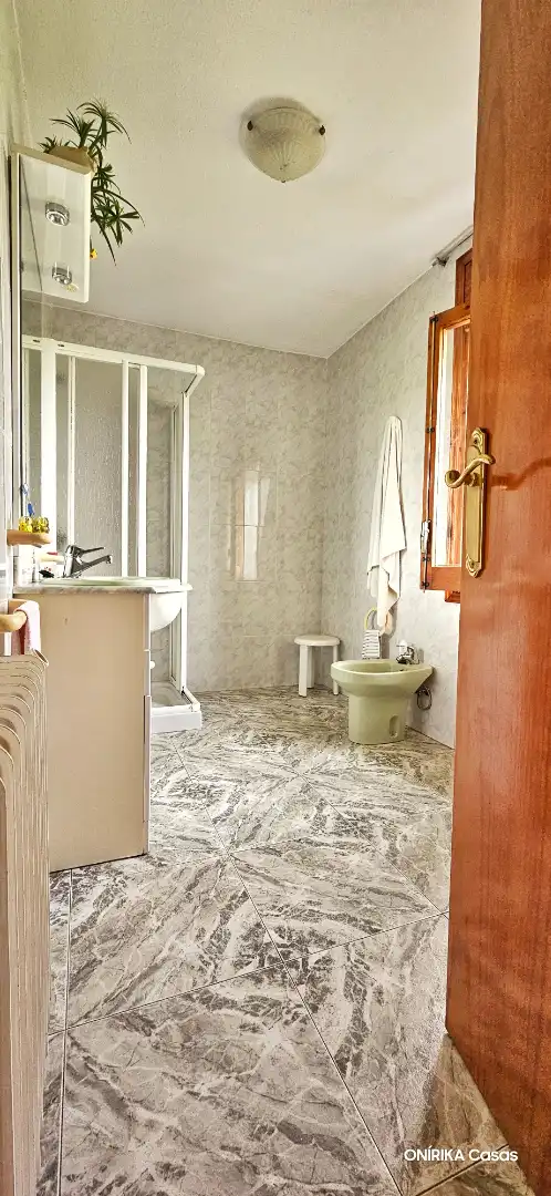 Bany de Casa o xalet en venda en Triacastela amb Calefacció, Jardí privat i Parquet