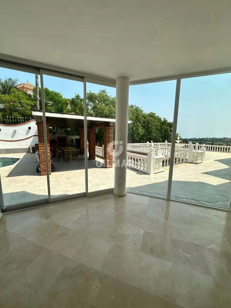 Terrassa de Casa o xalet en venda en Estepona amb Jardí privat i Piscina