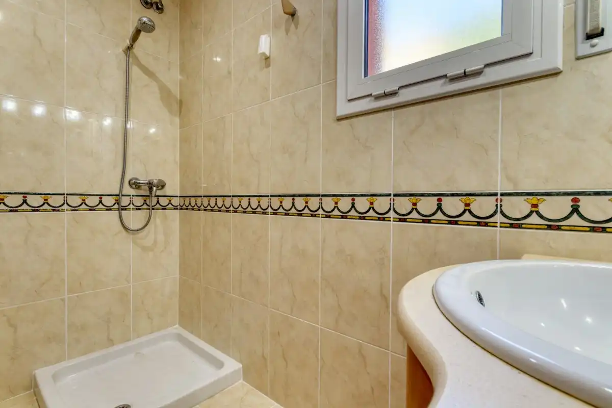 Bathroom of Houses for sale in Llers  with Air Conditioner, Heating and Private garden