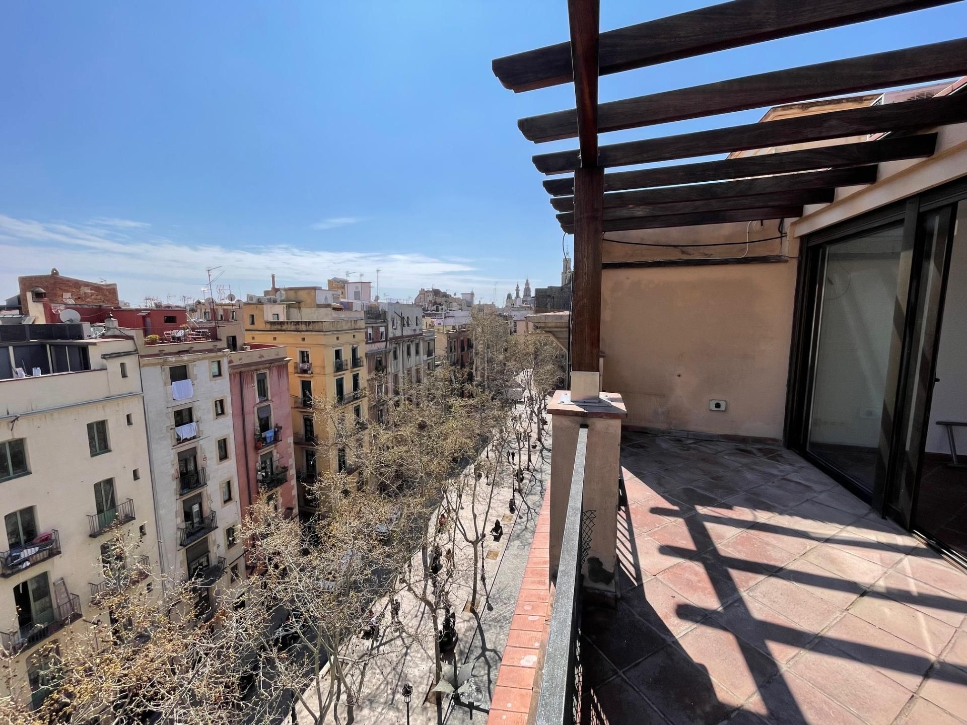Vista exterior de Àtic en venda en  Barcelona Capital amb Terrassa