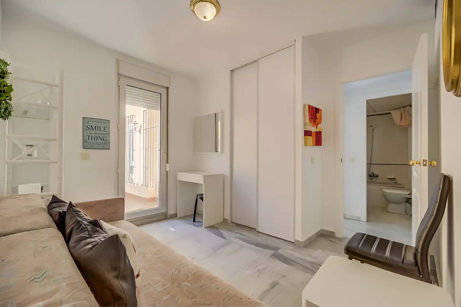 Habitación de Planta baja en venta en Benalmádena con Aire acondicionado, Terraza y Piscina