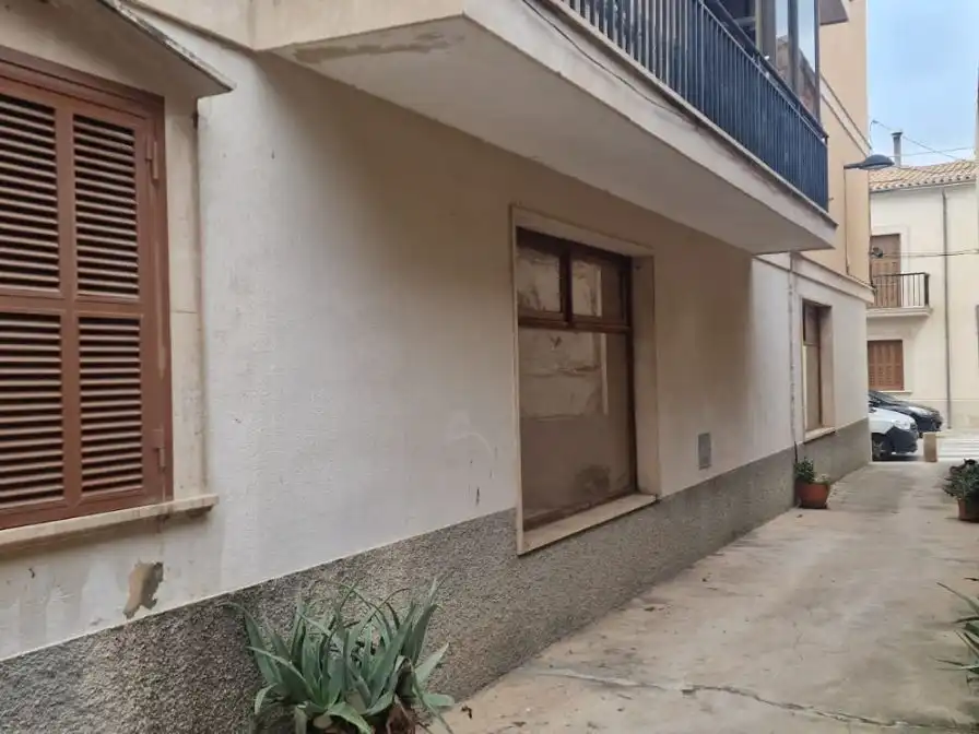 Local commercial à vendre à Martirs 36