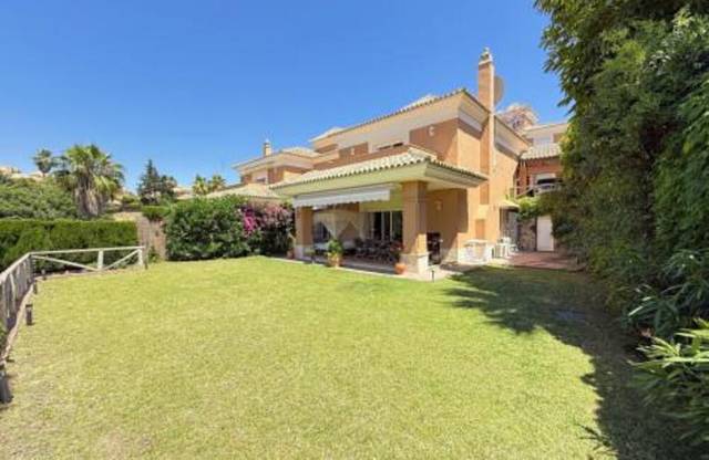 Casa adosada en Alquiler en Santa Clara