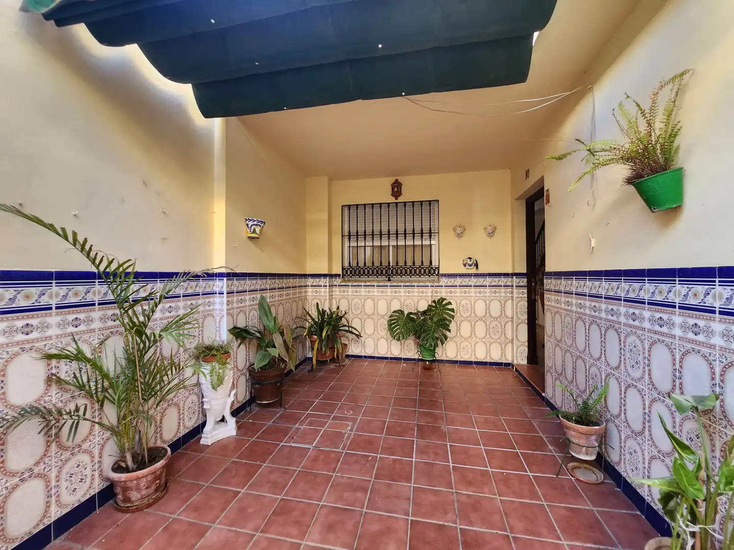 Einfamilien-Reihenhaus zum Verkauf in Alcalá de Guadaira mit Klimaanlage, Terrasse und Abstellraum