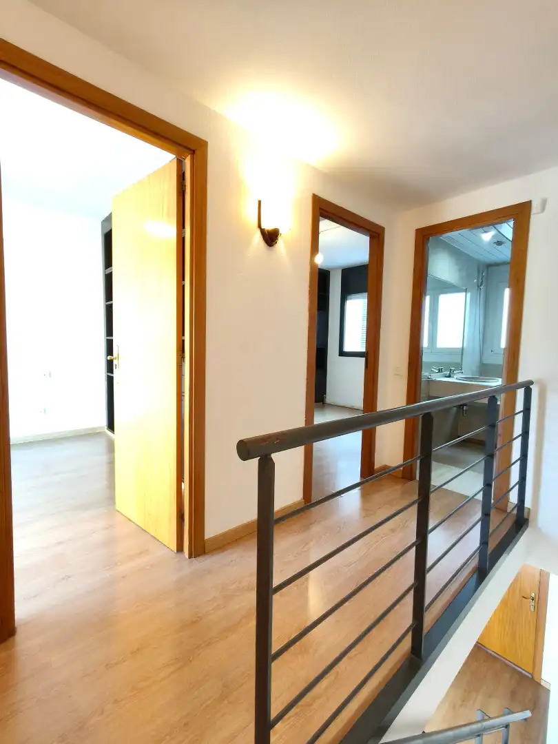 Maisonette zum Verkauf in Barcelona mit Klimaanlage, Heizung und Parkett