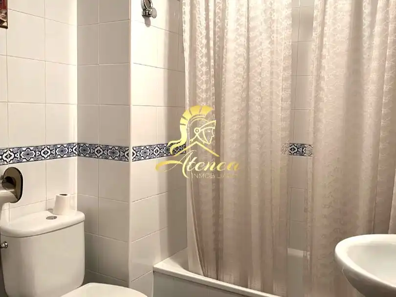 Baño de Piso en venta en Utrera con Terraza y Balcón